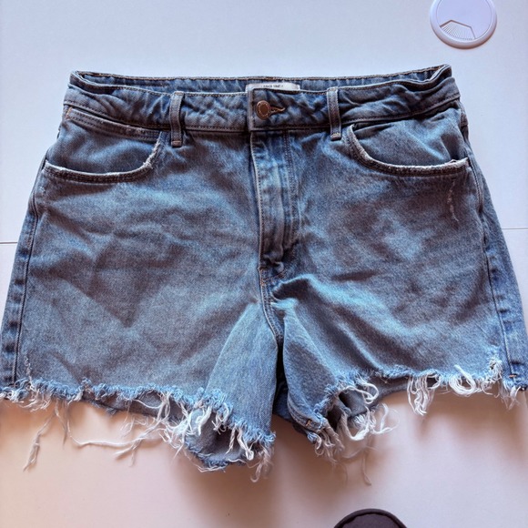 Wrangler Pants - Wrangler Mid-Rise Vintage Denim Shorts Frayed Hem‎ Light Wash Blue Size 8